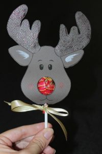 Felicitación navideña reno hecha a mano con piruleta